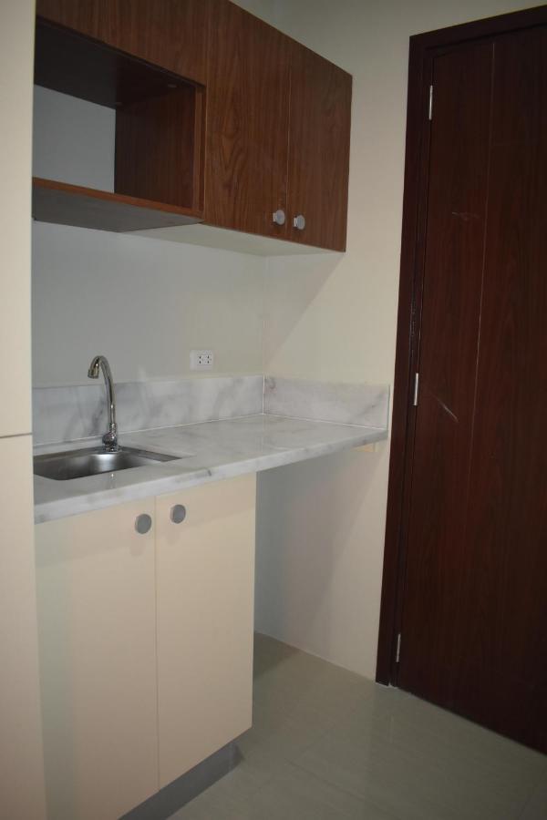 G Square Residences Manila Bagian luar foto
