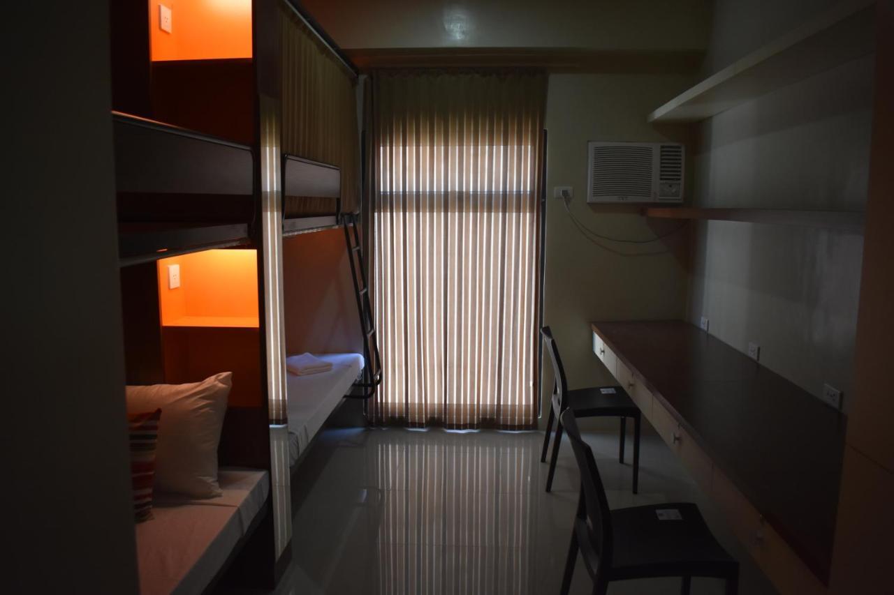 G Square Residences Manila Bagian luar foto