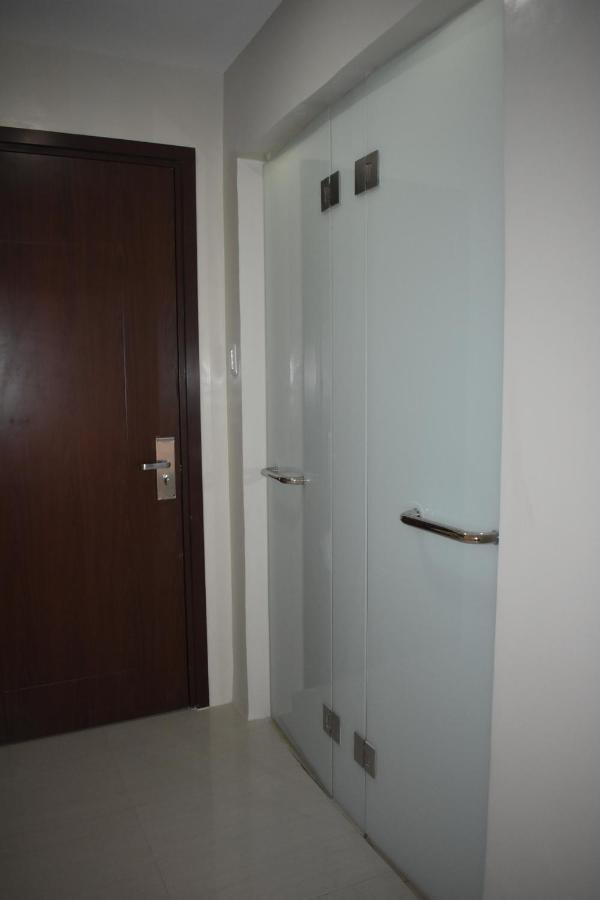 G Square Residences Manila Bagian luar foto