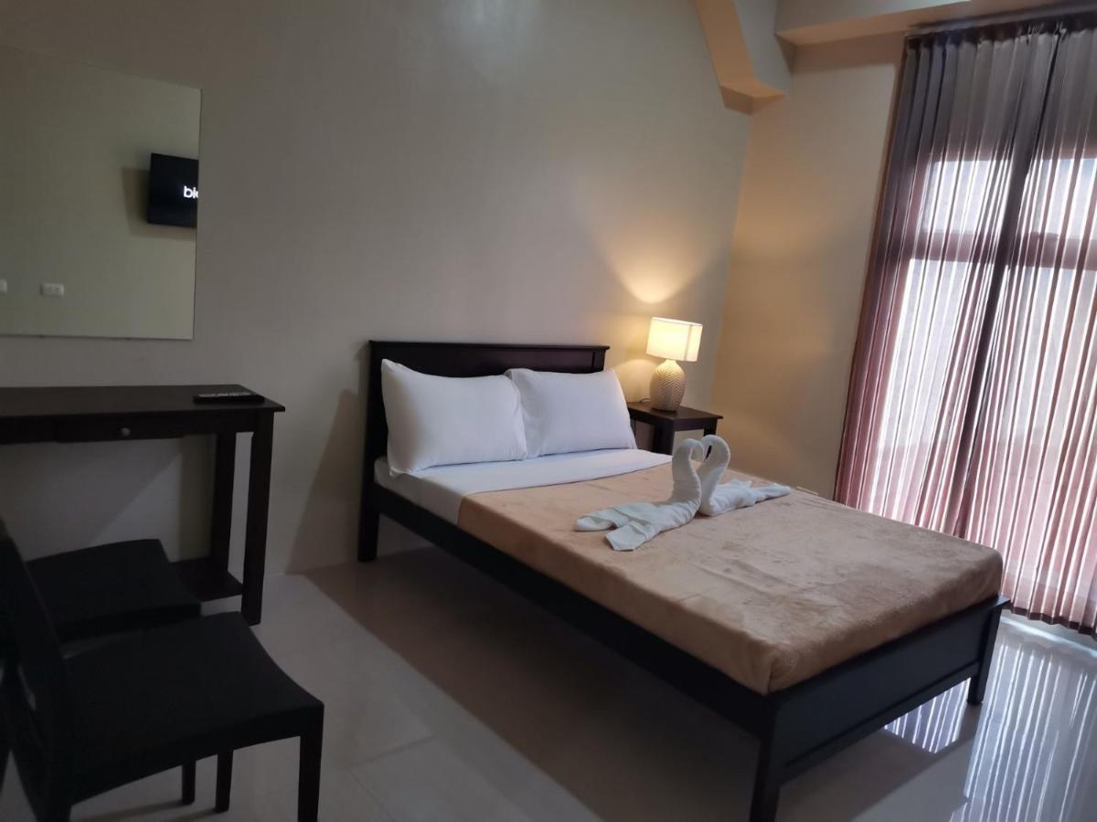 G Square Residences Manila Bagian luar foto