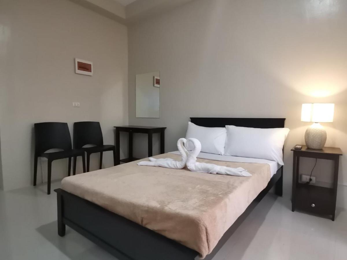 G Square Residences Manila Bagian luar foto