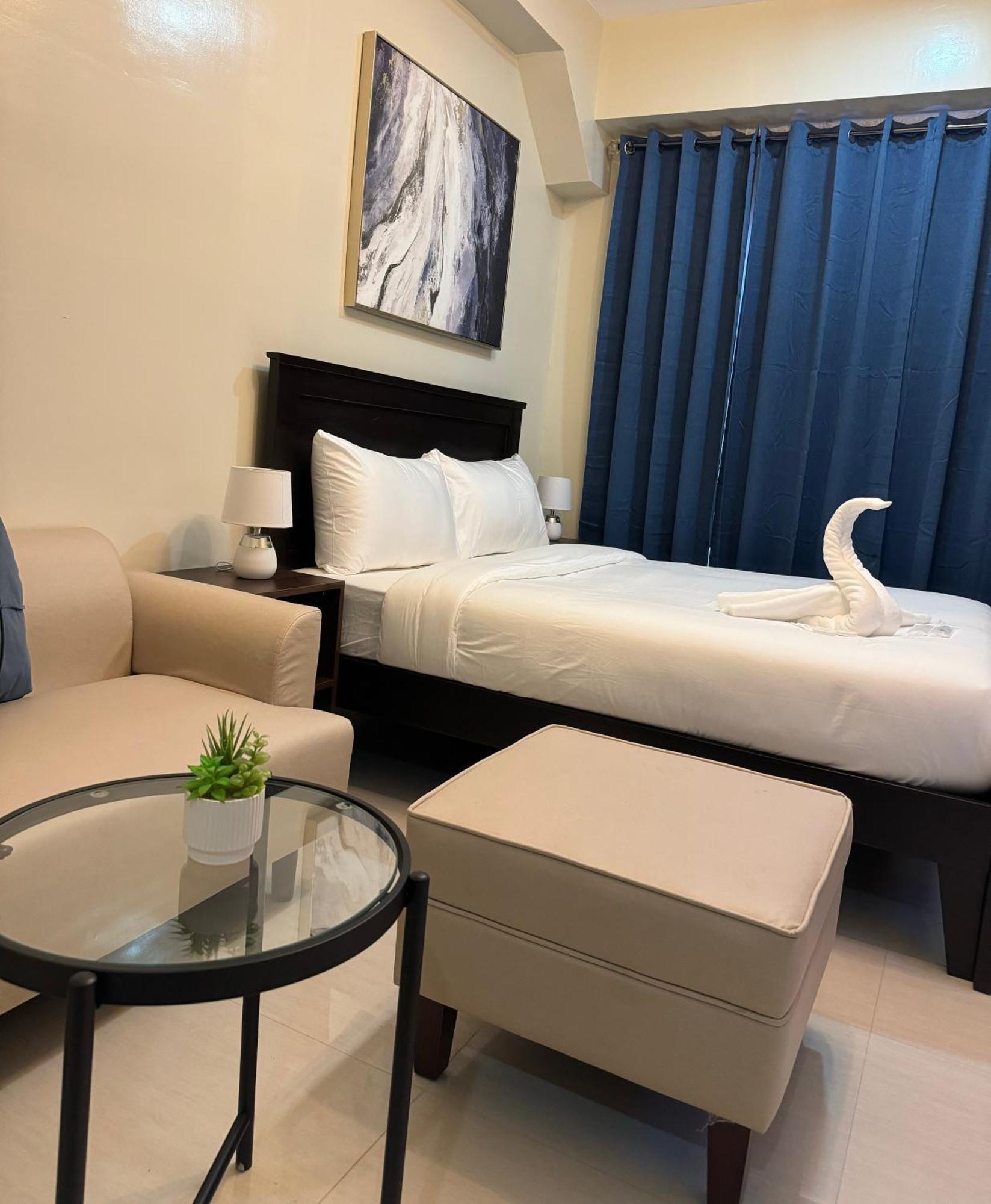 G Square Residences Manila Bagian luar foto