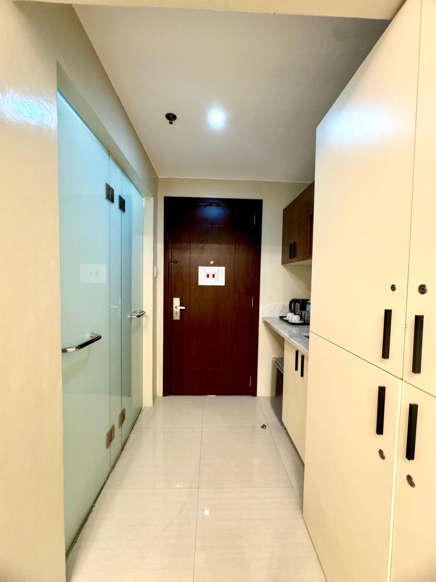 G Square Residences Manila Bagian luar foto